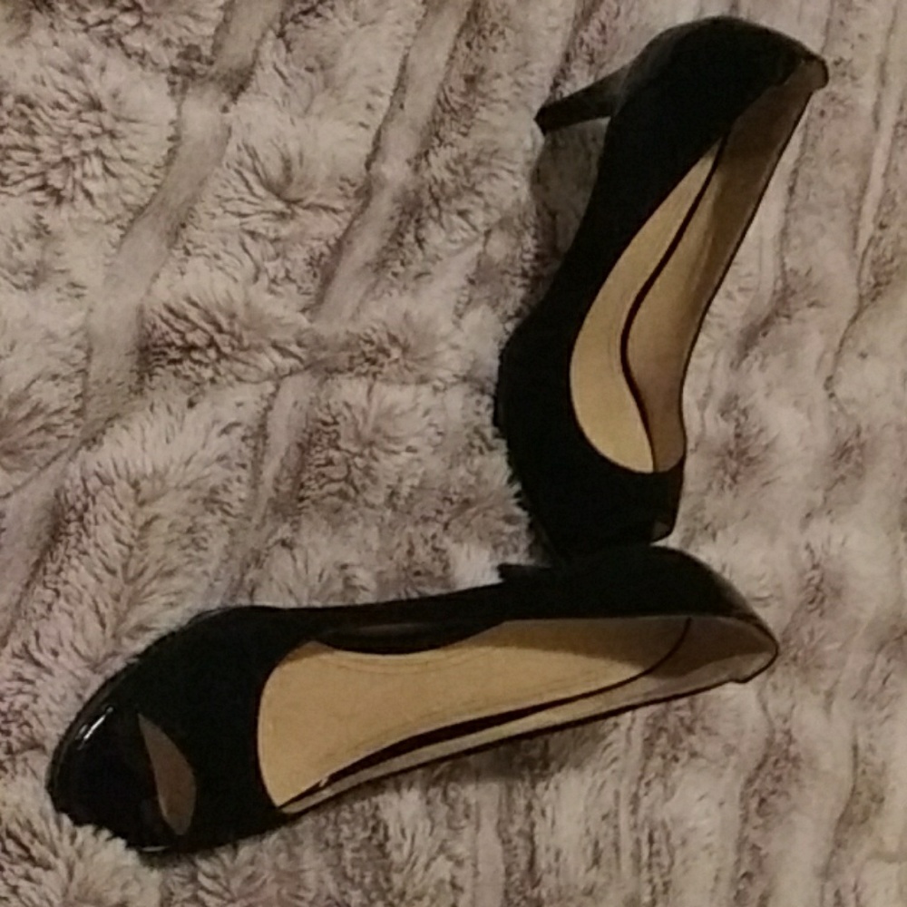Cole Haan patent leather and suede pumps. 11B